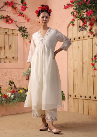 Ivory pintuck gathered kurta set