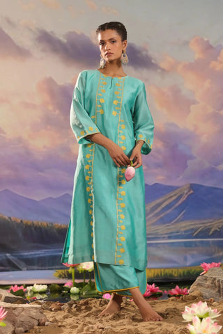 Blue kurta set with floral embroidery