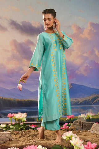 Blue kurta set with floral embroidery