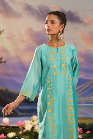 Blue kurta set with floral embroidery