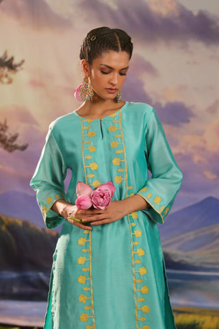 Blue kurta set with floral embroidery