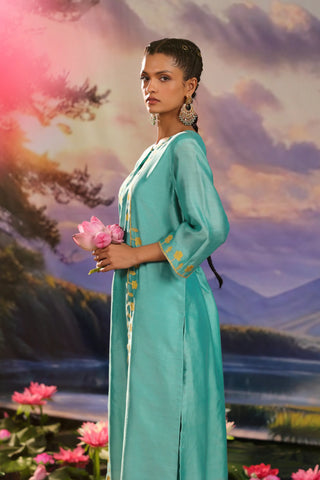 Blue kurta set with floral embroidery