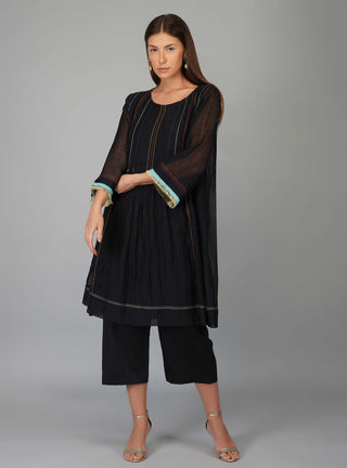 Black contrast thread pleated tunic set