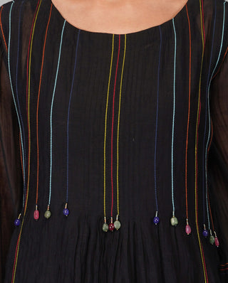 Black contrast thread pleated tunic set