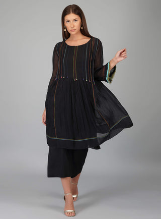 Black contrast thread pleated tunic set