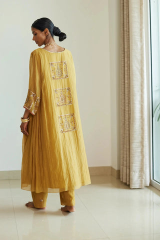 Yellow akaari kurta set