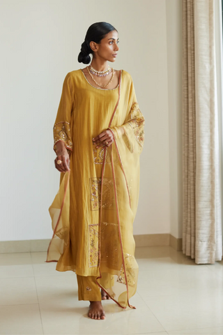 Yellow akaari kurta set