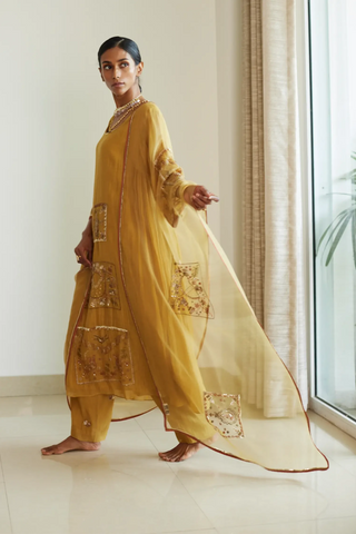 Yellow akaari kurta set