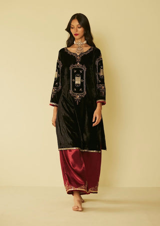 Black dareecha kurta set