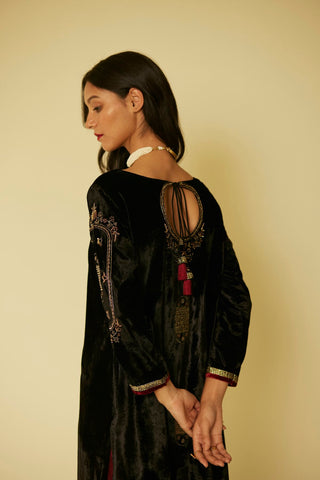 Black dareecha kurta set