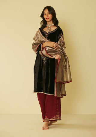 Black dareecha kurta set