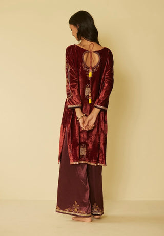 Red dareecha kurta set