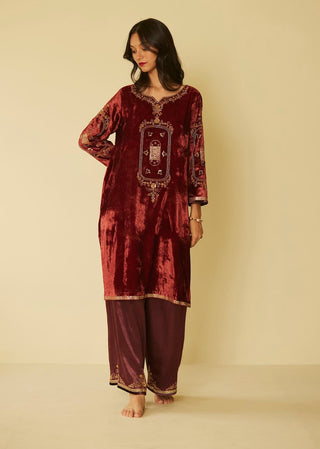 Red dareecha kurta set