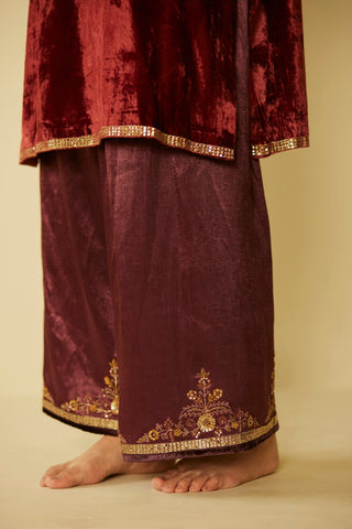 Red dareecha kurta set