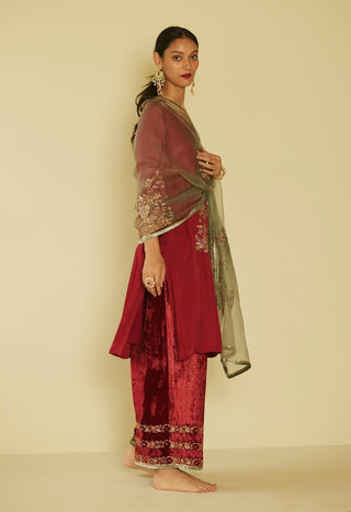 Red arya kurta set