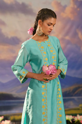 Blue kurta set with floral embroidery