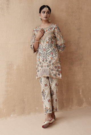 Ivory  floral thread kurta and pant