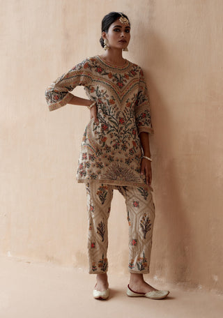 Ivory  floral thread kurta and pant