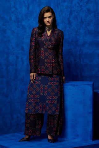 Blue long tunic with pleated trouser and blazer