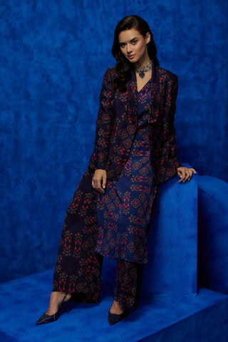 Blue long tunic with pleated trouser and blazer