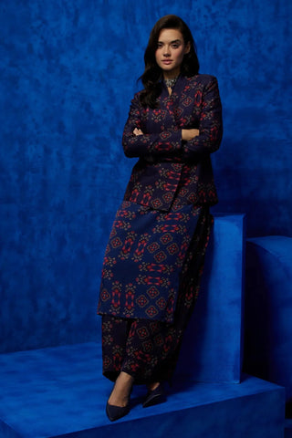 Blue long tunic with pleated trouser and blazer