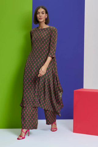 Green square cut kurta with pants