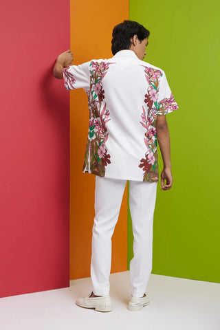 White blume shirt