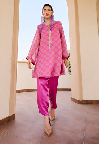 Pink floral print kurta and pant