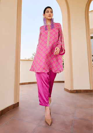 Pink floral print kurta and pant