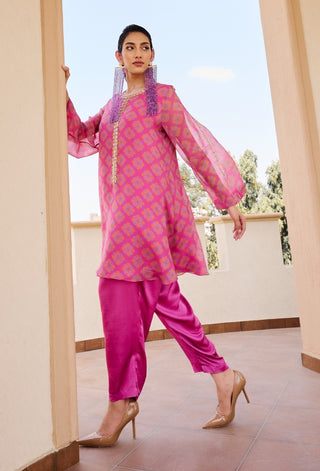 Pink floral print kurta and pant