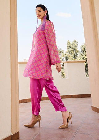 Pink floral print kurta and pant