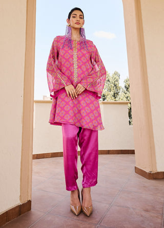 Pink floral print kurta and pant