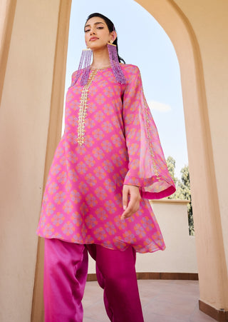 Pink floral print kurta and pant