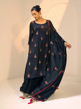 Black chavi kurta set