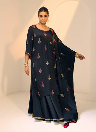 Black chavi kurta set