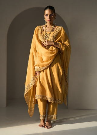 Yellow pavit kurta set