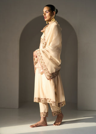 Cream pavit kurta set