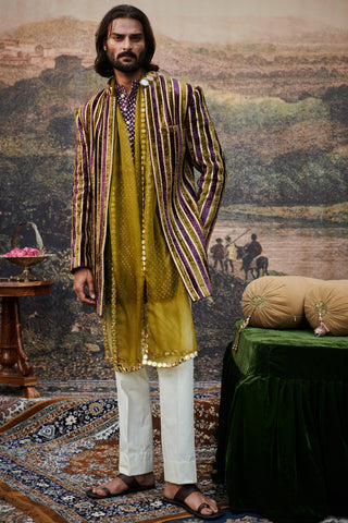 Green varn-harit makhmal naach sherwani set