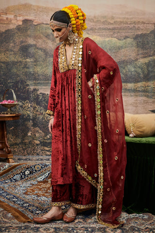 Red surkh naach shahi suit