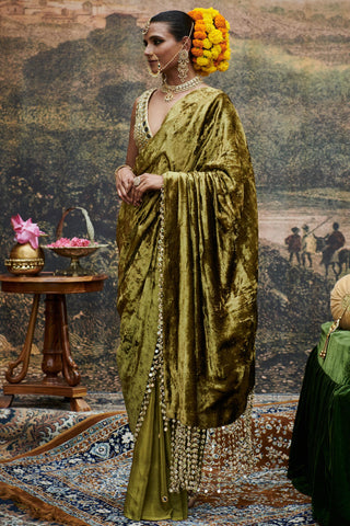 Green rang-e-mehfil naach saree