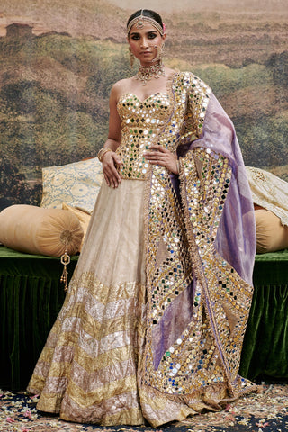 Gold nagma naach lehenga set