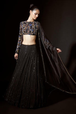 Black figurine flow titi lehenga set