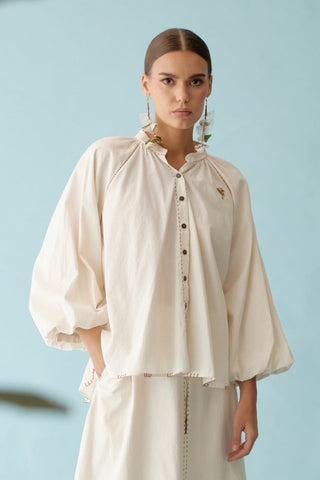 Cream raglan sleeves shirt