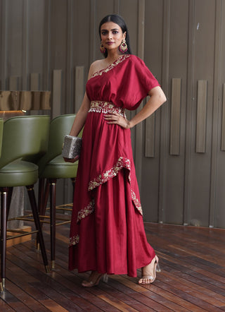 Amber maroon one-shoulder gown