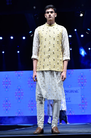 Aslan cream kurta and bandi set