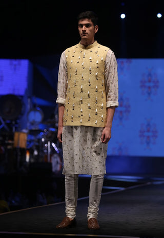 Aslan cream kurta and bandi set