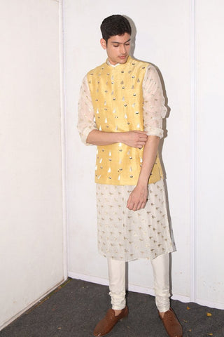 Aslan cream kurta and bandi set