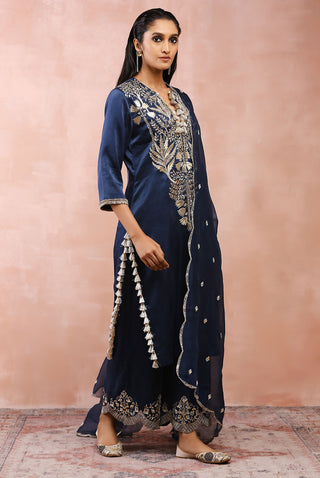 Navy bagh embroidered kurta set