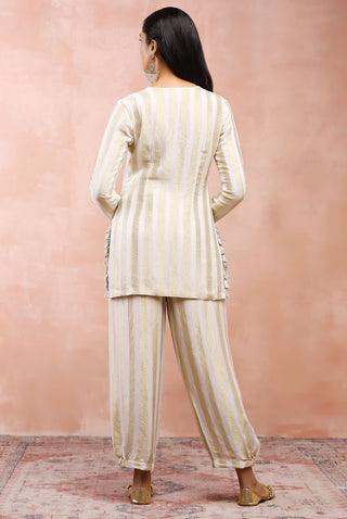 Offwhite banarasi georgette kurta and pant