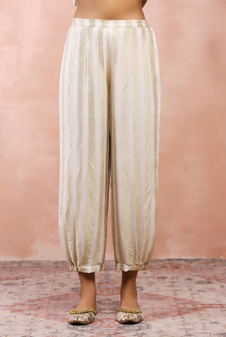 Offwhite banarasi georgette kurta and pant